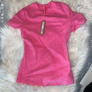 Skims top sugar pink